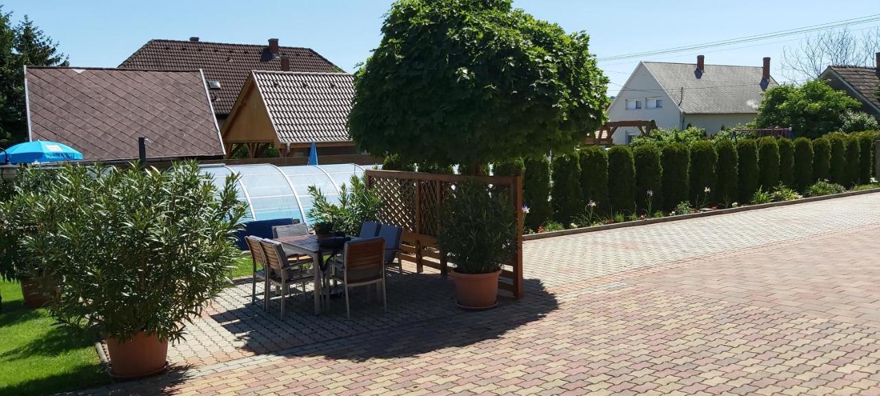 Hotel Holp Panzio Balatonföldvár Exterior foto