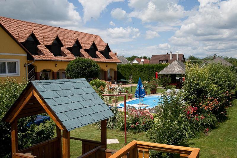 Hotel Holp Panzio Balatonföldvár Exterior foto