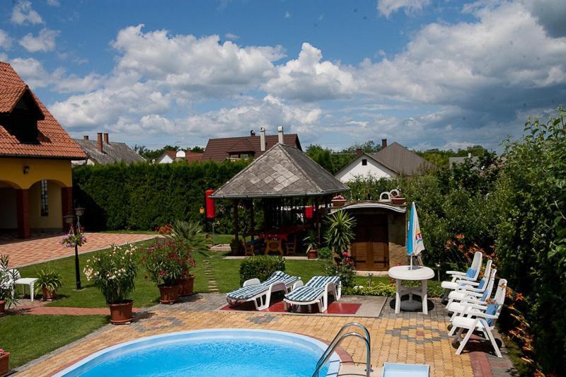 Hotel Holp Panzio Balatonföldvár Exterior foto