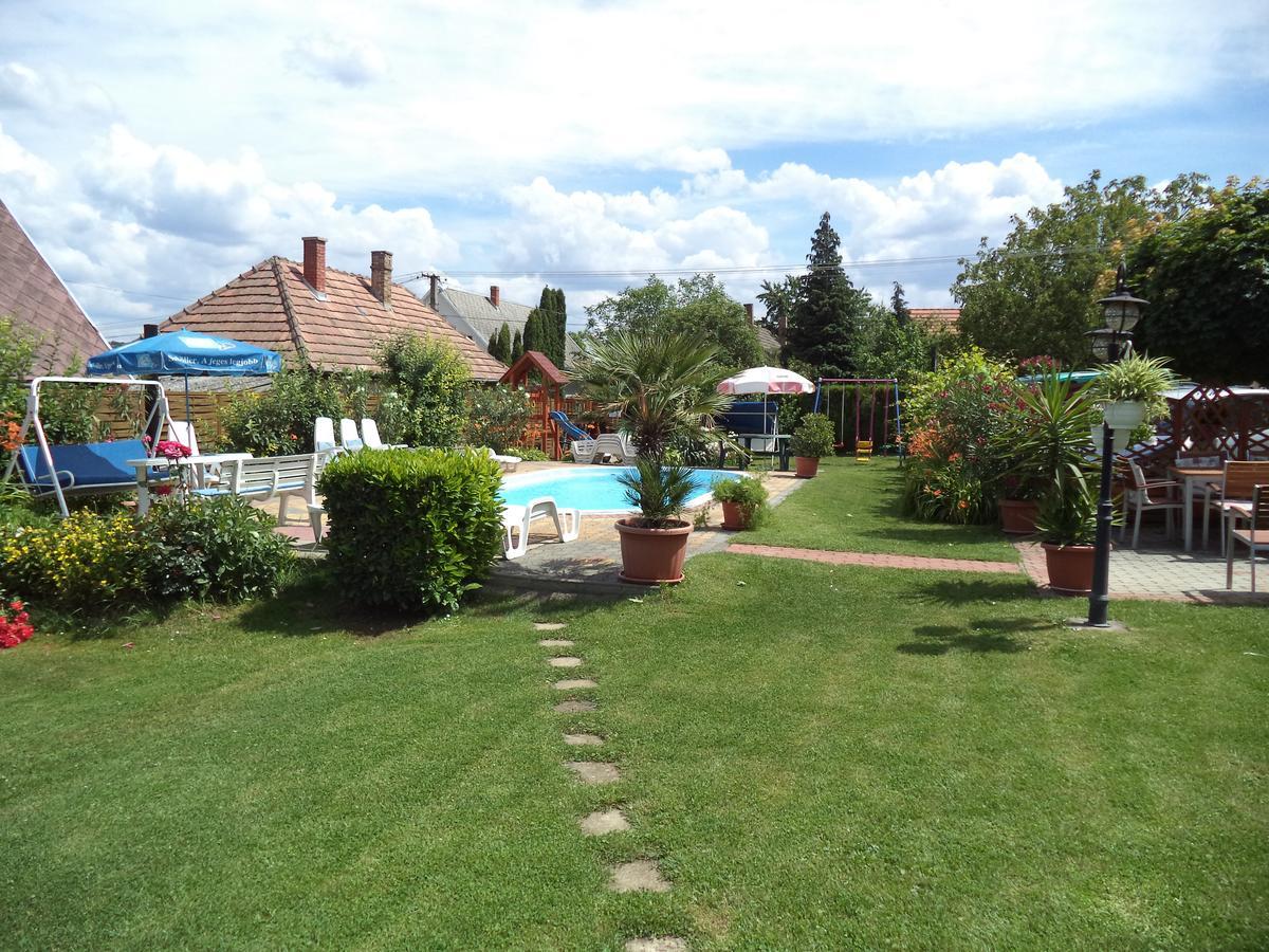 Hotel Holp Panzio Balatonföldvár Exterior foto