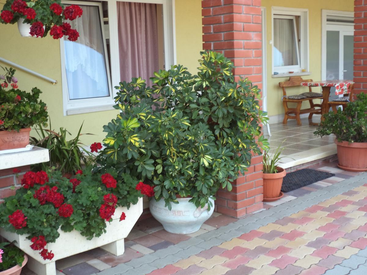 Hotel Holp Panzio Balatonföldvár Exterior foto