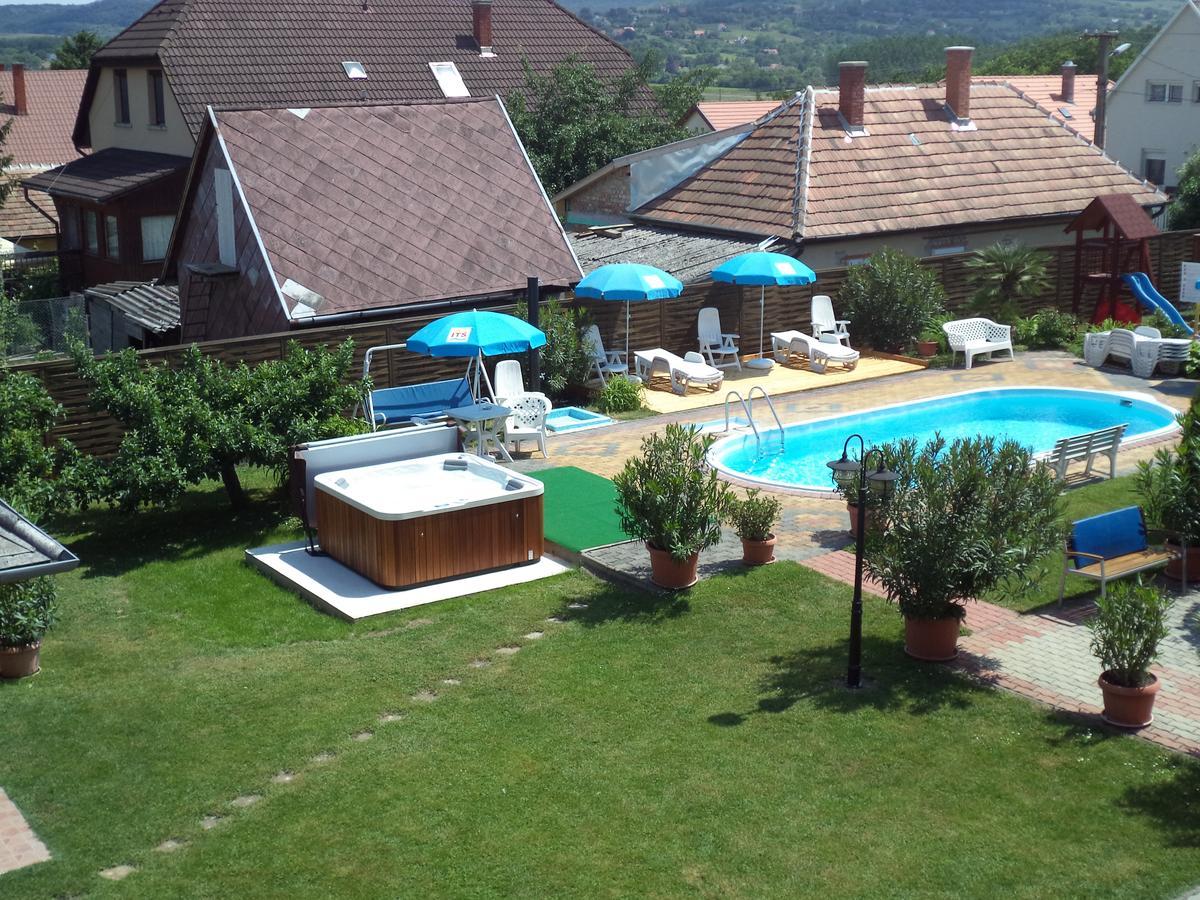Hotel Holp Panzio Balatonföldvár Exterior foto