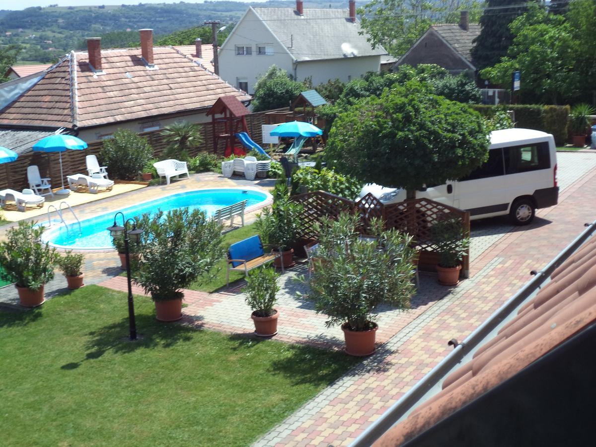 Hotel Holp Panzio Balatonföldvár Exterior foto